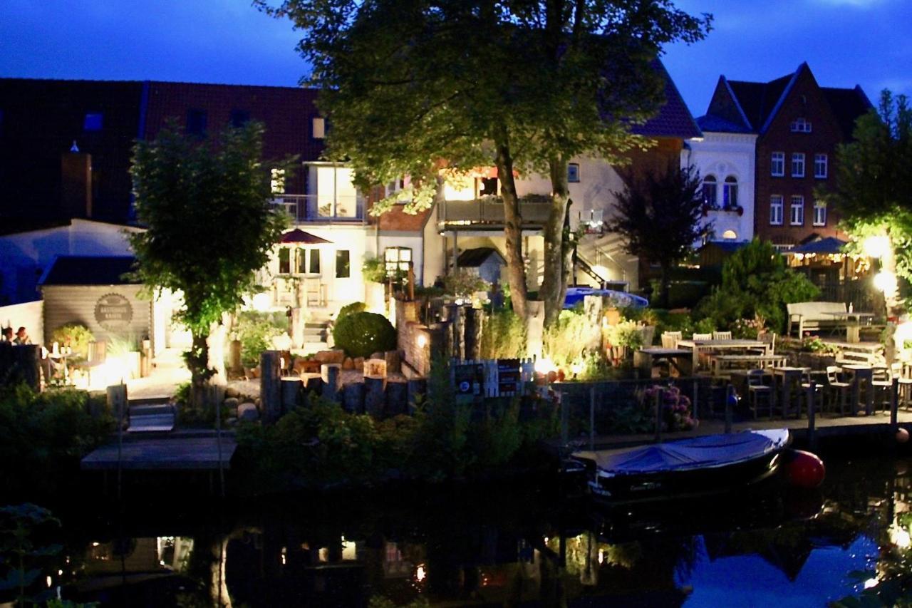Gaestehaus Kajuete Direkt Am Wasser Friedrichstadt Kültér fotó