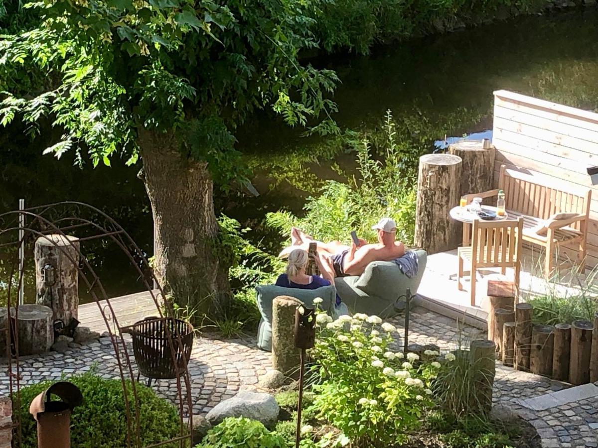 Gaestehaus Kajuete Direkt Am Wasser Friedrichstadt Kültér fotó