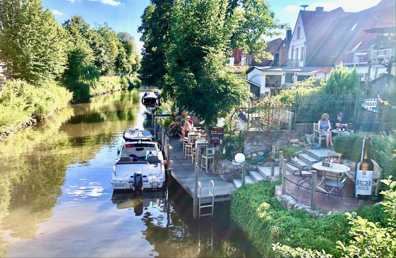 Gaestehaus Kajuete Direkt Am Wasser Friedrichstadt Kültér fotó