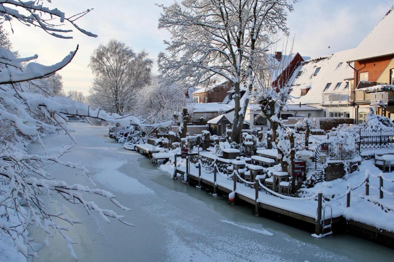 Gaestehaus Kajuete Direkt Am Wasser Friedrichstadt Kültér fotó
